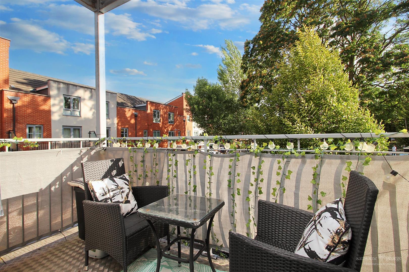 2 bed property in Battle Square, Reading